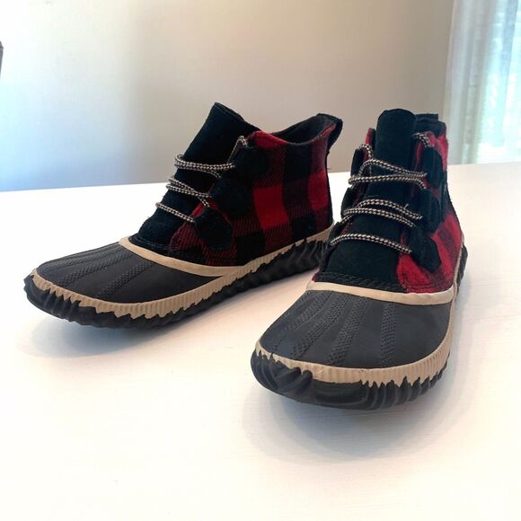 Sorel Out N About Women's Red Plaid Waterproof Duck Boots US Size 9 EU‎ 40 - Picture 1 of 10